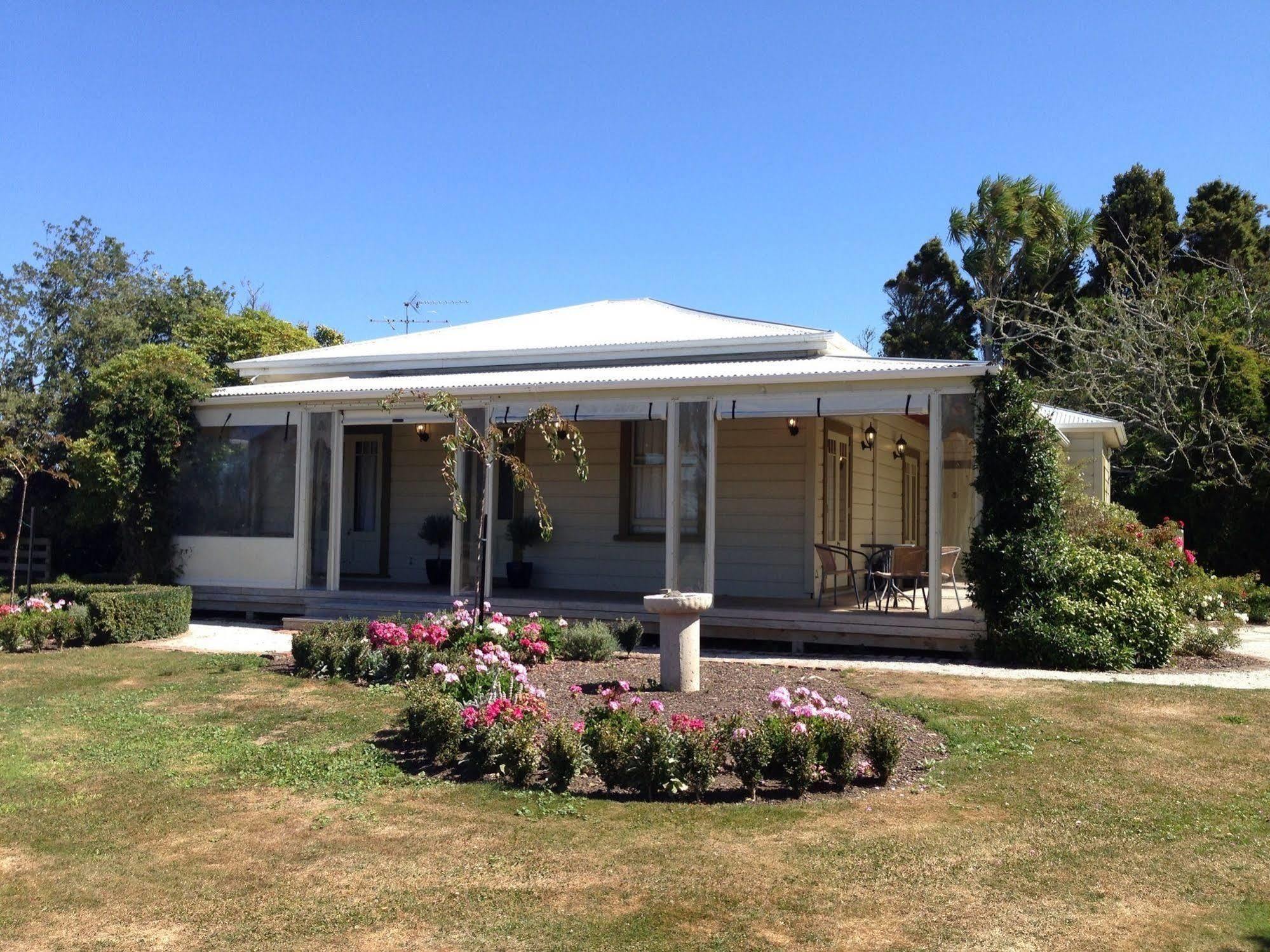 Tairoa Lodge & Cottage Hawera Esterno foto